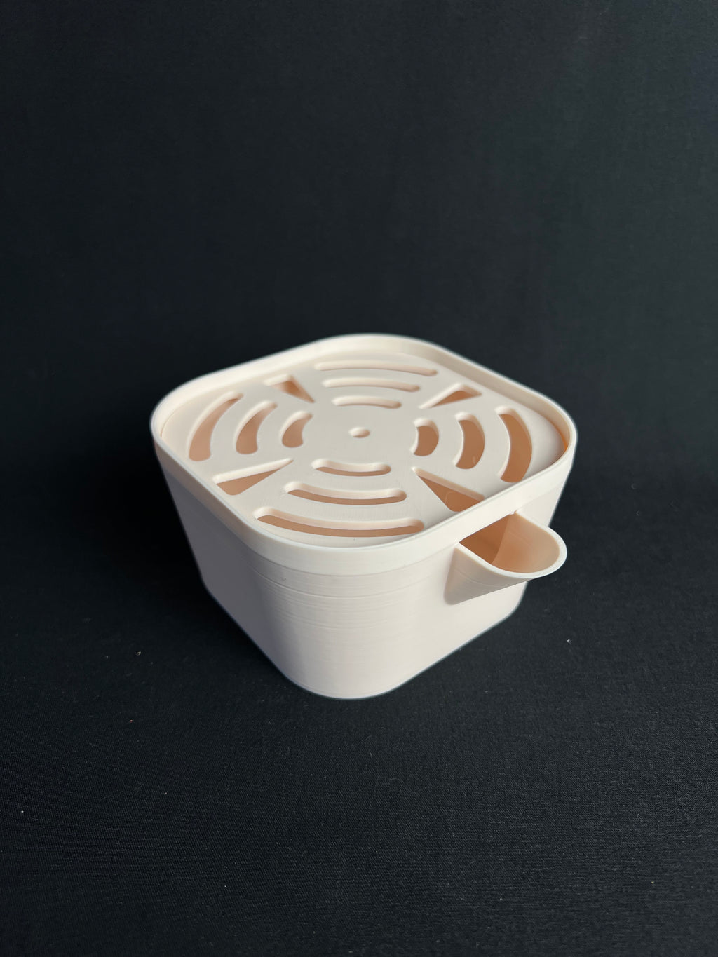 AquaNest self-service pots